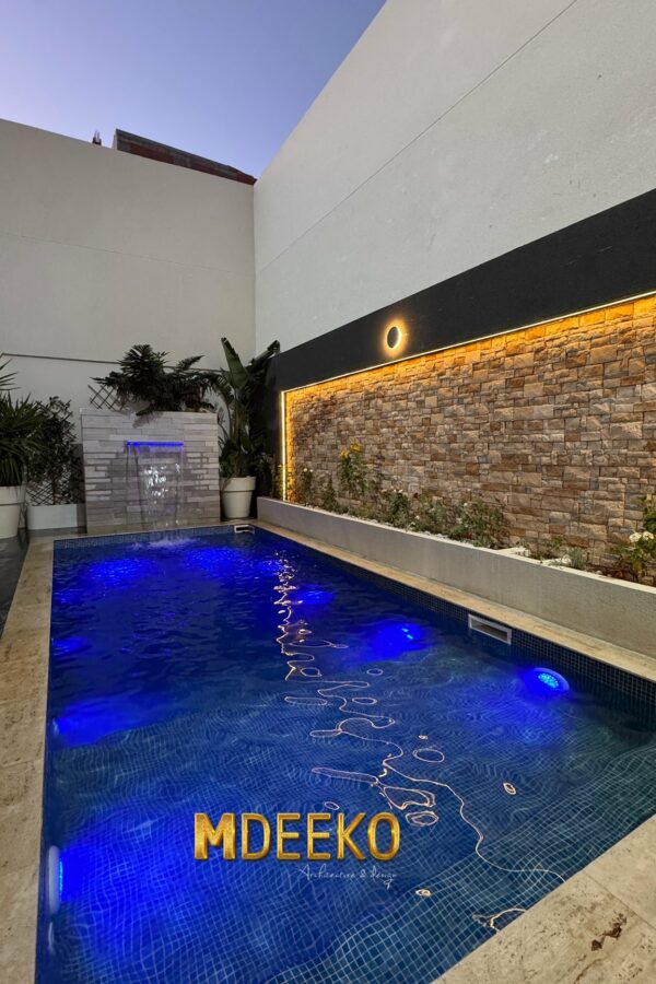 Une Villa Métamorphosée : Design, Innovation et Piscine extérieure – MDEEKO